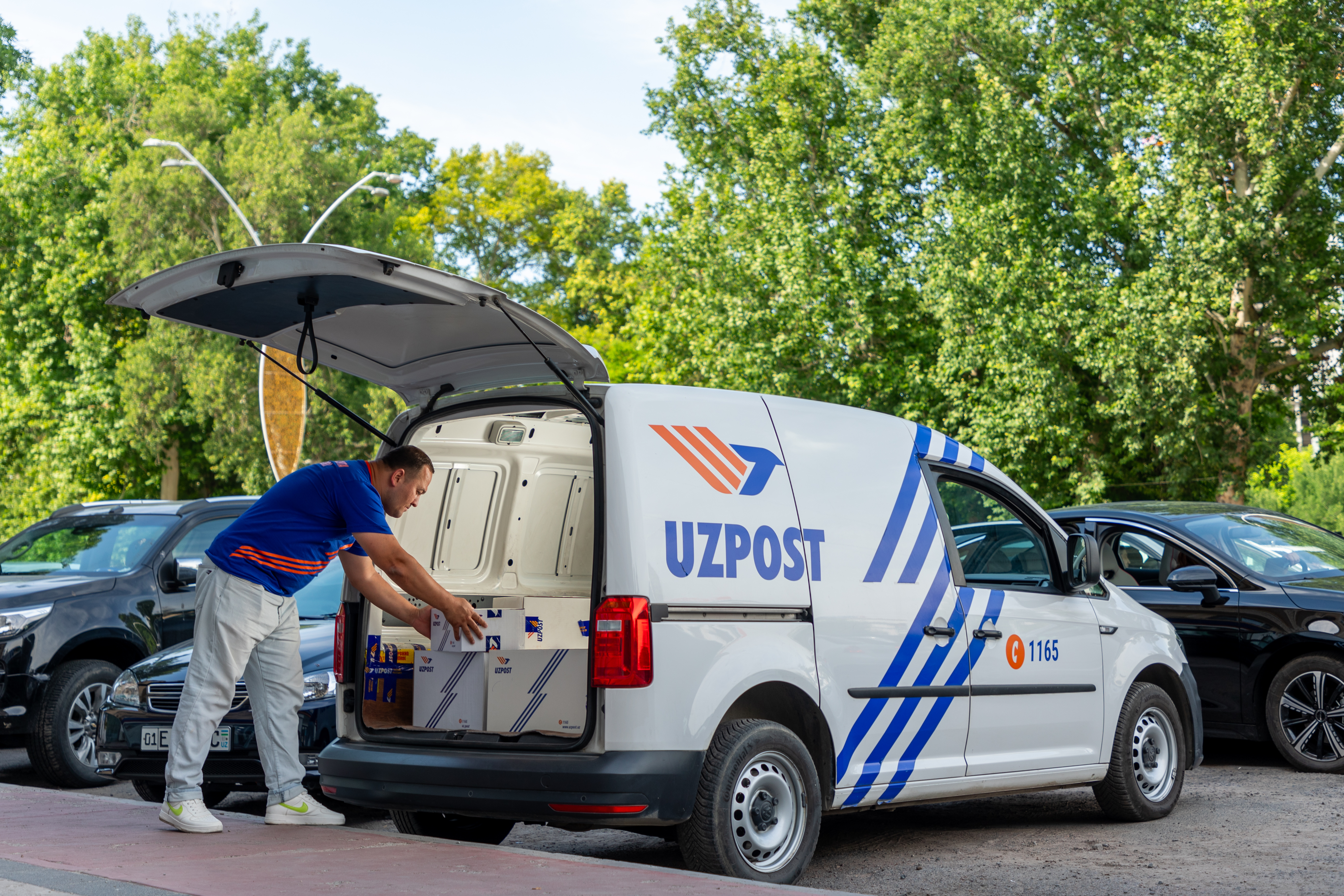 Birovning kokrakli xotini bilan jinsiy aloqa qilish Rosie Whiteley yalangoch video